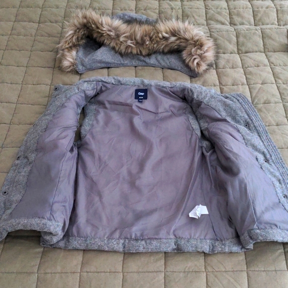 Gap Quilted Puffer Vest with Removable Hood Size S - Picture 2 of 7